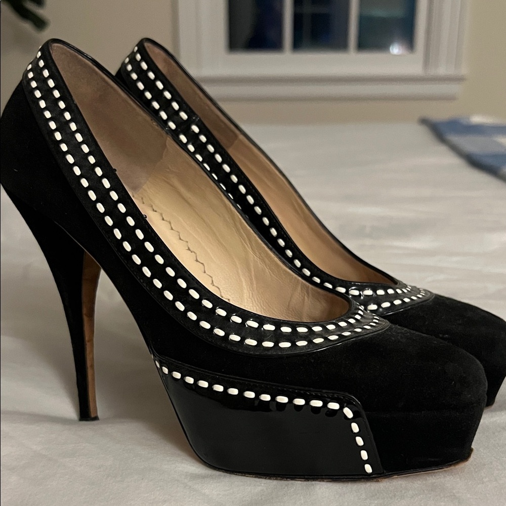 Oscar de la Renta High Heels with White Stitch Detail - Women